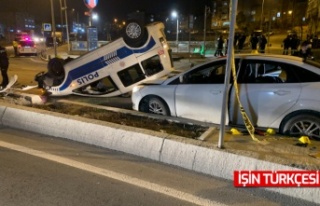 Polis aracı kovaladığı şüpheli araca çarparak...