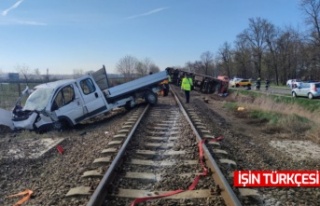 Macaristan'da tren ile minibüs çarpıştı