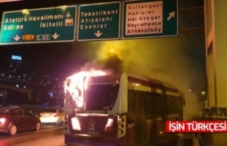 Beyoğlu'nda 40 yolculu İETT otobüsü alev...