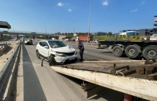 Otomobil tıra arkadan çarptı, sürücü yara almadan...