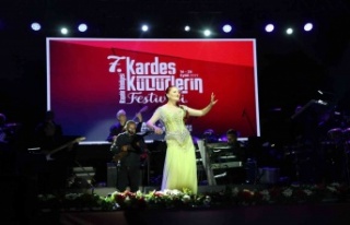 Candan Erçetin 7. Kardeş Kültürlerin Festivali’nde...