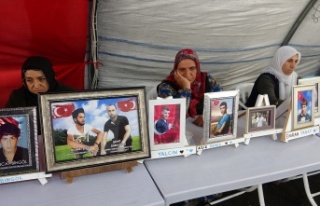 Diyarbakır'da aileler bin 100 gündür evlat...
