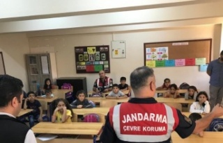 Elazığ’da jandarma ekipleri öğrencileri bilgilendirdi