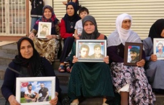 Terör örgütü PKK mağduru ailelerin evlat nöbeti...