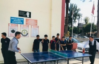 Meslek lisesi öğrencileri, okullara tenis masası...