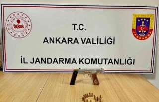 Üst araması yapılan şahsın üzerinden tabanca...