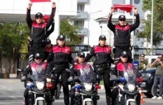 Van’da motosikletli polis timleri görevde