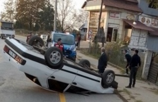 Kaldırıma çarpan otomobil takla attı: 1 yaralı