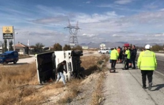 Konya’da midibüs şarampole devrildi: 1 yaralı