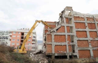 Alanya Belediyesi kent genelindeki riskli binaları...