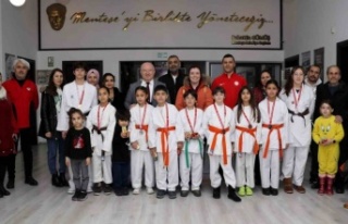 Şampiyon karateciler Başkan Gümüş’ü ziyaret...
