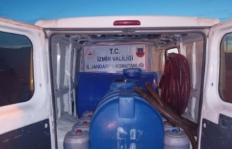 İzmir’de 2 bin 300 litre bandrolsüz içki ele geçirildi