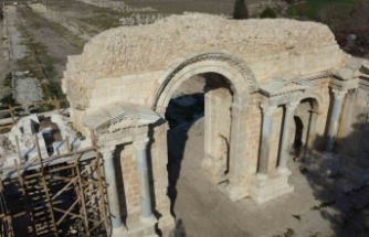 7 bin 500 yıllık Anavarza Antik kent depremi az hasarla atlattı