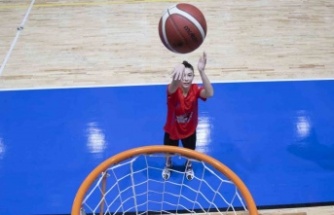 Mersin’den genç basketbolcular, gelişim kampına katıldı