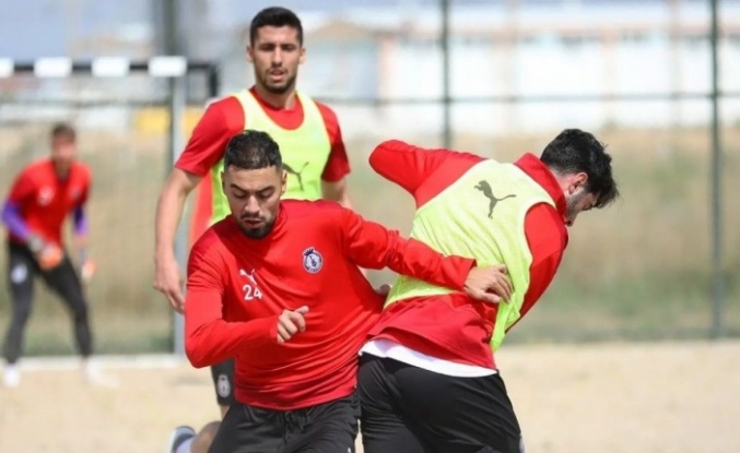 Afyonspor kum sahada kuvvet ve kondisyon antrenmanı yaptı