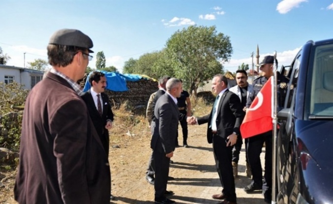 Vali, ilçede köy ziyaretleri yaparak, vatandaşların sorun ve taleplerini dinledi