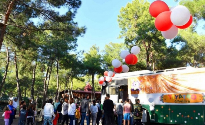 Çocuklar Tiyatro Otobüsü’nü sevdi