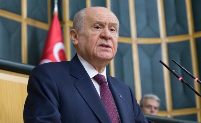 MHP Genel Başkanı Bahçeli: “Bir insanımız dahi enkaz altındayken, henüz felaketin sıcaklığı çok yakıcıyken, haksız ve hayasız siyasi eleştiri yapmak, seçim tarihiyle ilgili spekülasyon üretmek vebaldir.”