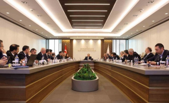 Bakan Özhaseki, bakanlık bürokratlarıyla ilk toplantısını gerçekleştirdi