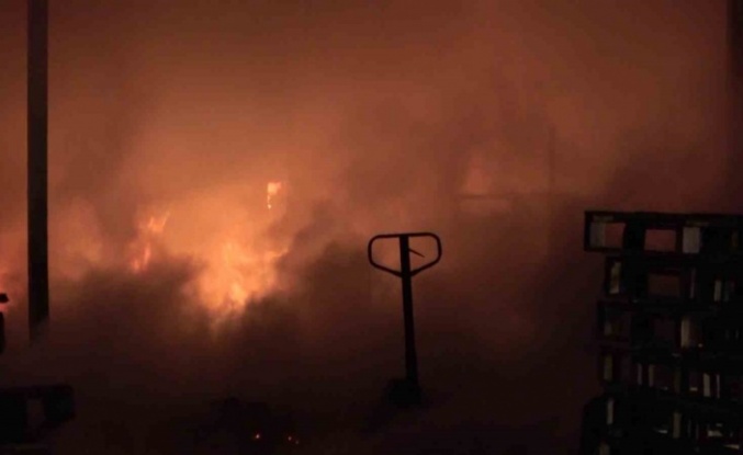 Bursa’da palet fabrikasında korkutan yangın