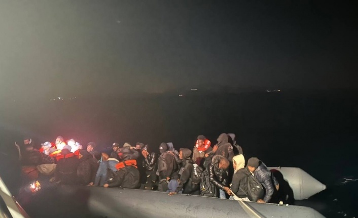 Ayvalık’ta 56 göçmen kurtarıldı
